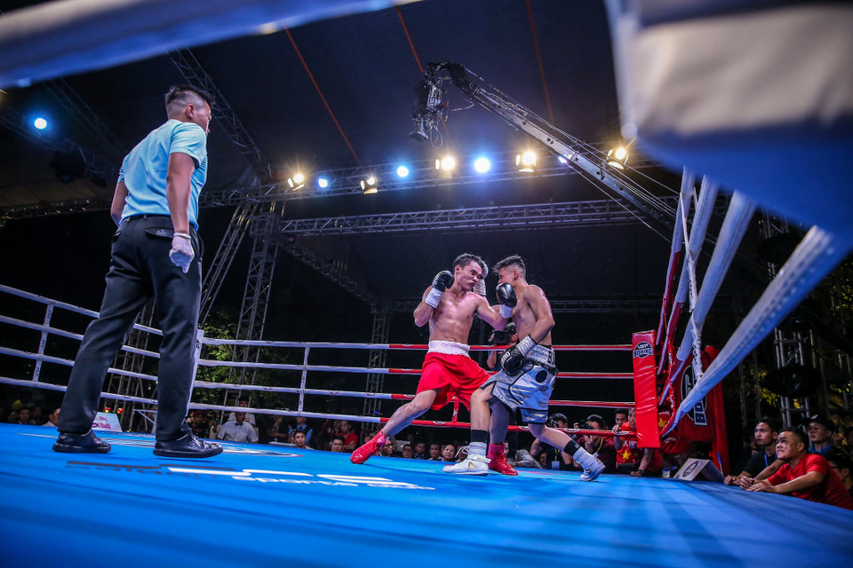 Sự kiện lần này mang tên “Victory 8 - Huyền thoại Hoàn Kiếm”, với sự tham gia của 24 võ sĩ trong nước và quốc tế. (Ảnh: Vietnam+)