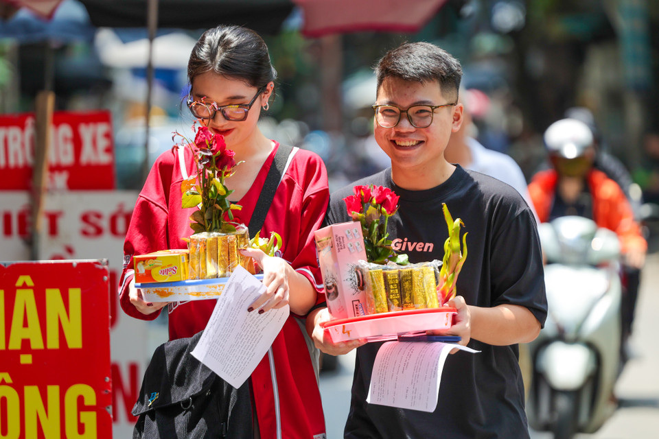 Chùa Hà (phường Dịch Vọng, Cầu Giấy) nổi tiếng với cầu duyên. Đây là địa điểm được rất nhiều nam thanh, nữ tú tìm đến để cầu tình duyên. (Ảnh: Minh Sơn/Vietnam+)