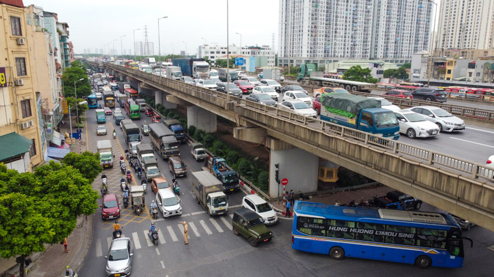 Khu vực đường Giải Phóng hướng về Quốc lộ 1A mật độ xe rất đông đúc vì nằm trên tuyến có 2 bến xe lớn của thành phố. (Ảnh: Hoài Nam/Vietnam+)