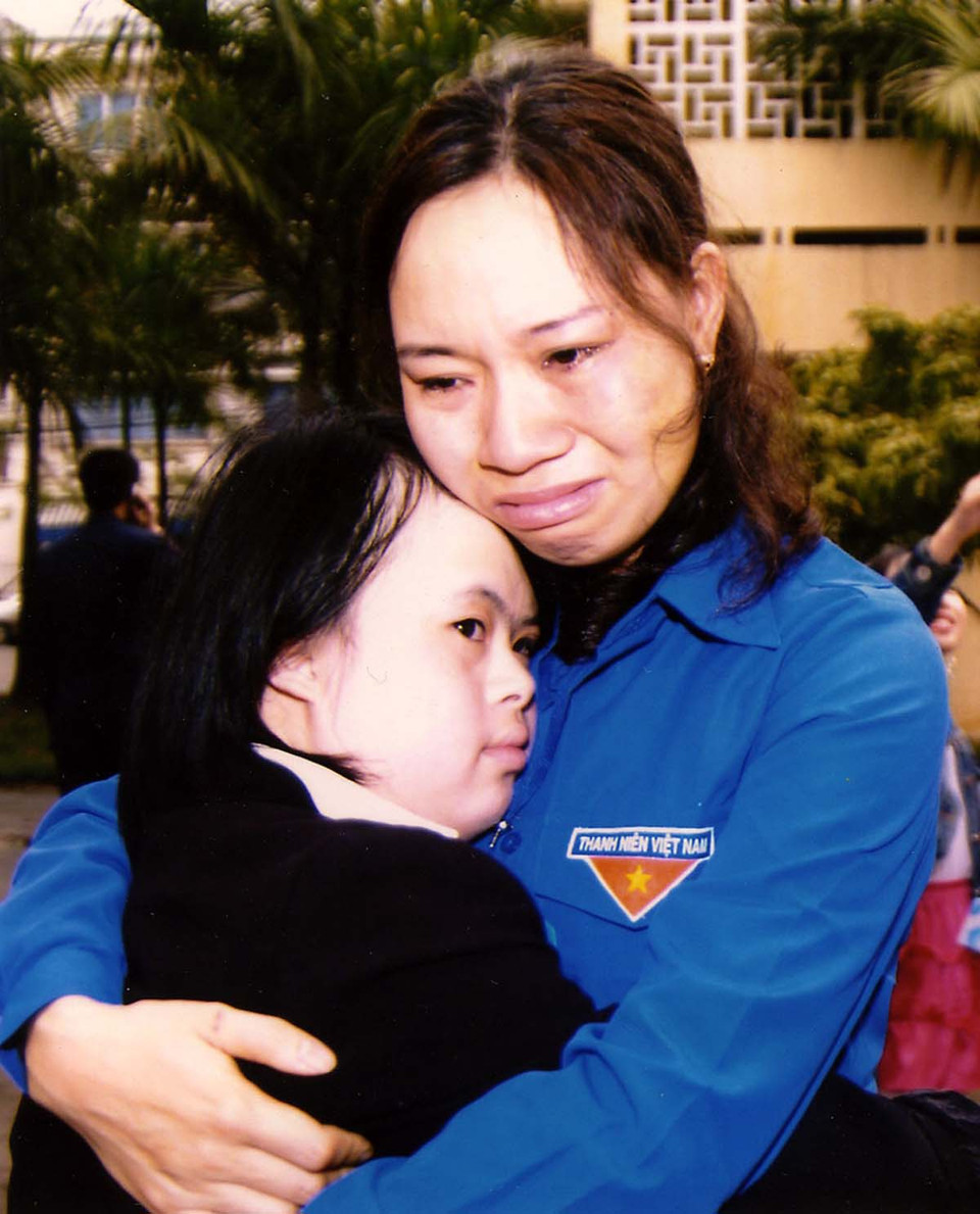 Tác phẩm 'Đừng về mẹ ơi' của tác giả Vũ Thị Thái Bình đoạt Giải Ba Ảnh đơn - Giải ảnh báo chí Khoảnh Khắc Vàng 01).