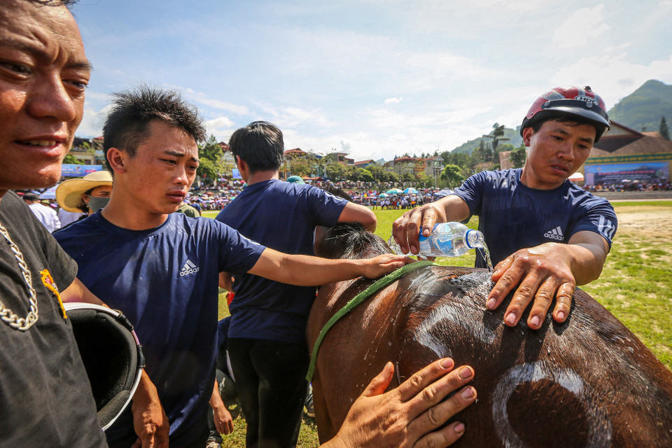Mãi đến năm 2007, nghĩa là 27 năm sau giải đua ngựa, bắn súng do Ban chỉ huy quân sự huyện Bắc Hà tổ chức thì giải đua ngựa truyền thống Bắc Hà mới chính thức được khôi phục lại. (Ảnh: PV/Vietnam+)