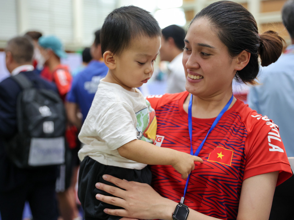 Ít ai biết rằng nữ kiếm thủ Bùi Thị Thu Hà mới chỉ tập luyện và thi đấu trở lại chỉ sau 8 tháng nghỉ sinh con. (Ảnh: Minh Sơn/Vietnam+)