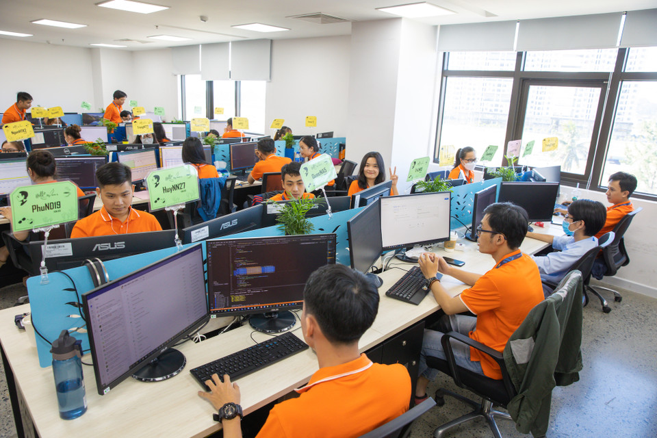 Khu làm việc của các kỹ sư công nghệ là nơi quan trọng nhất của FPT Complex. Khu vực này bắt đầu từ tầng 3 đến tầng 6 của tòa nhà tròn bên ngoài, gồm các khoang làm việc thường (Open room) và khoang làm việc bảo mật (ODC). (Ảnh: Minh Sơn/Vietnam+)