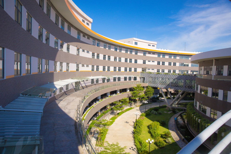 Tầng 1 và 2 hiện đang là nơi để xe cho nhân viên, khu vực văn phòng làm việc bắt đầu từ tầng 3. (Ảnh: Minh Sơn/Vietnam+)