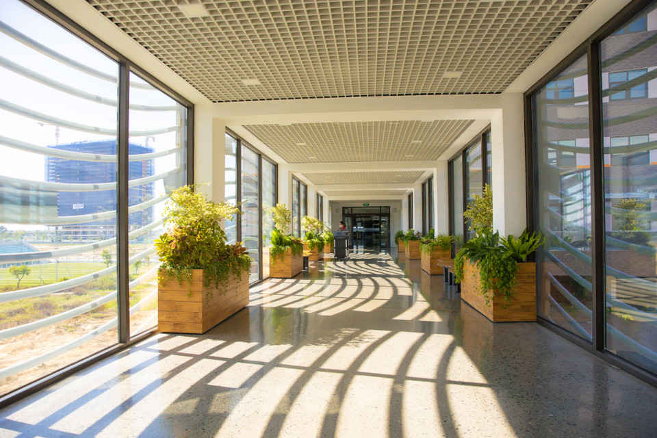 Khi hoàn thiện dự án, sẽ có tổng cộng 4 cây cầu nối gồm: Cầu doanh số (Fantastic Reveneu); Cầu tăng trưởng (Sustainable Growth); Cầu lợi nhuận (Desirable Profit) và Cầu hiền (Noble Talent). Nếu ghép các chữ cái đầu vào nhau sẽ tạo thành từ viết tắt của FPT Software Đà Nẵng (FSDN). (Ảnh: Minh Sơn/Vietnam+)