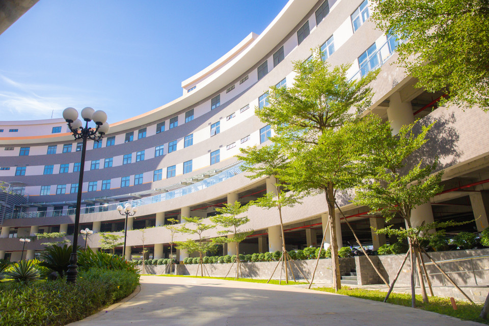 Tòa nhà tròn chính giữa gồm 4 tầng. Tòa nhà tròn bao quanh bên ngoài là khu vực sản xuất phần mềm với 6 tầng. (Ảnh: Minh Sơn/Vietnam+)