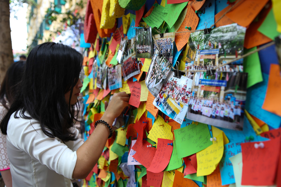 Tấm bảng lưu bút ‘Chào 97’ lưu giữ lại tất cả những lời chúc ngọt ngào, những khoảnh khắc tuyệt vời của mỗi lớp 12 trường Việt Đức. (Ảnh: Minh Sơn/Vietnam+)