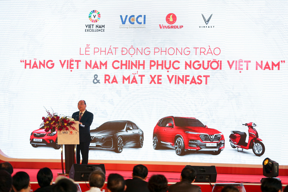 Thủ tướng Nguyễn Xuân Phúc phát biểu tại lễ phát động phong trào Hãng Việt Nam chinh phục người Việt Nam (Ảnh: Minh Sơn/Vietnam+)