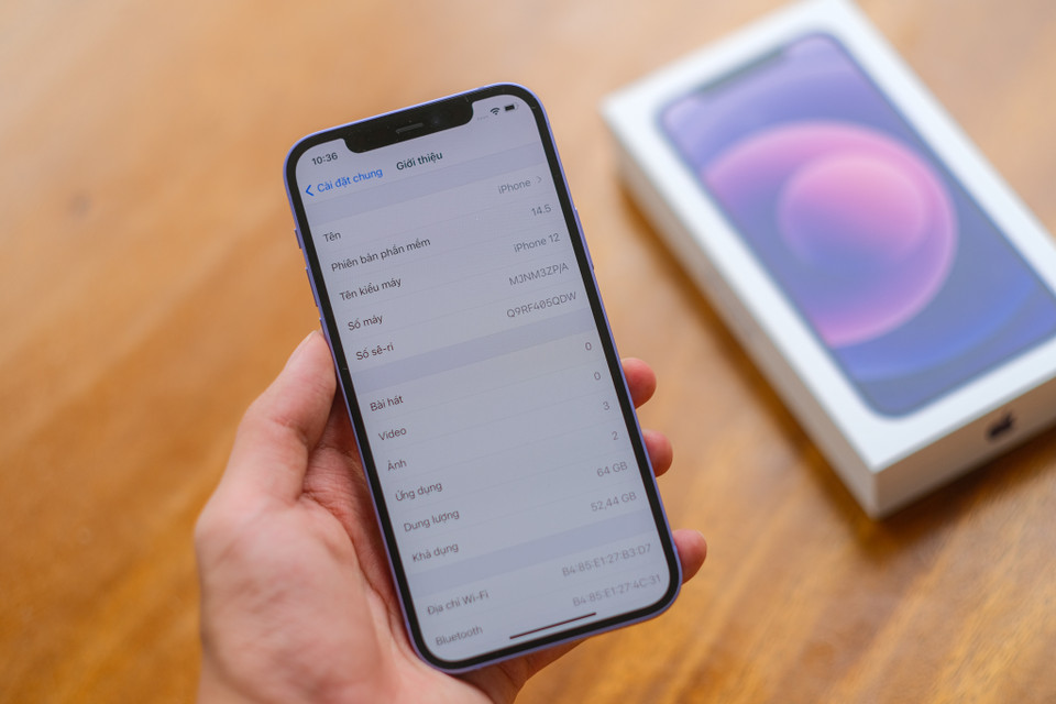Một sự thay đổi mang tính lịch sử của Apple khi dãy số serial trên iPhone 12 tím chỉ còn 10 ký tự ngẫu nhiên thay vì dựa theo quy luật của 11-12 ký tự trên các sản phẩm Apple trước đây. (Ảnh: PV/Vietnam+)