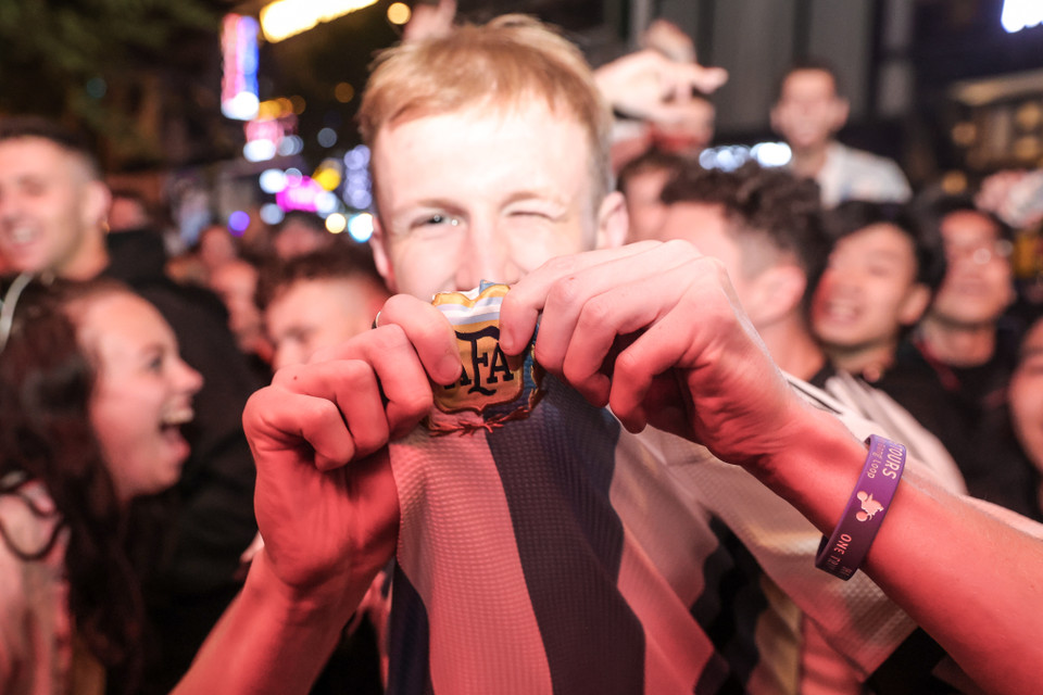 Chắc chắc người hâm mộ đội tuyển Argentina trên toàn thế giới sẽ có một đêm mất ngủ. (Ảnh: Minh Sơn/Vietnam+)