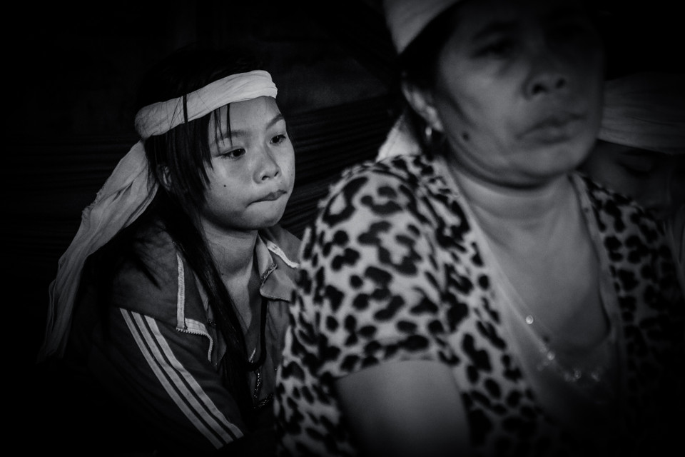 Ngay trước khi sự cố xảy ra, anh Dũng cũng gọi điện về hỏi thăm 4 mẹ con đã ăn cơm chưa, ngày hôm nay làm những gì? Không ai ngờ đó là cuộc điện thoại cuối cùng của anh. (Ảnh: PV/Vietnam+)