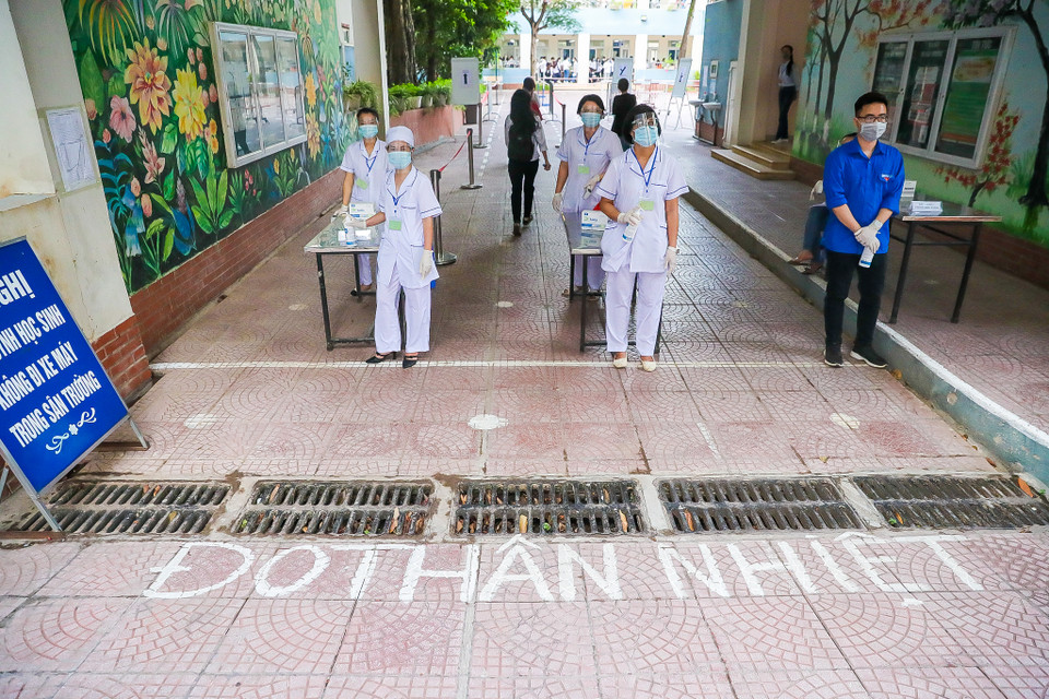 Đội ngũ y tế sẽ tham gia hỗ trợ trong việc kiểm soát sức khoẻ thí sinh tại các điểm thi. Hỗ trợ khi các thí sinh có dấu hiệu của dịch bệnh. (Ảnh: PV/Vietnam+)