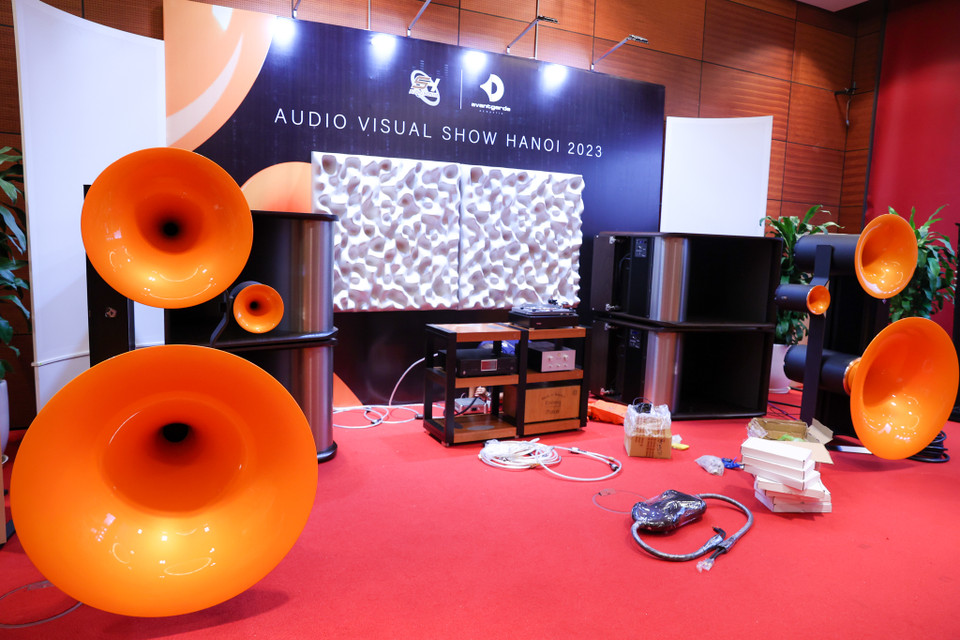 Triển lãm cũng có sự xuất hiện của những bộ loa tiền tỷ như loa kèn Avantgarde Trio G3 gần 8 tỷ đồng. (Ảnh: Minh Sơn/Vietnam+)