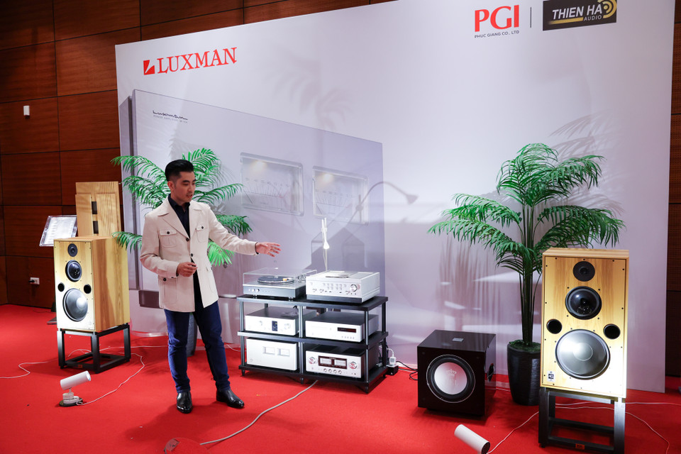 Rất nhiều sản phẩm thuộc nhóm thiết bị Hi-end được trình diễn trong triển lãm lần này đến từ các thương hiệu như Cary Audio, Bowers &amp; Wilkins, McIntosh, Goldmund, Kaiser, Cabasse, Avantgarde. (Ảnh: Minh Sơn/Vietnam+)