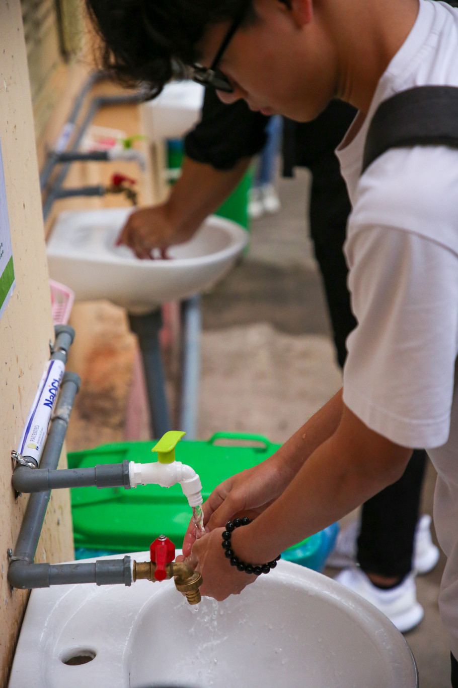 Sinh viên Nguyễn Xuân Tân (Khoa Vật Lý, Trường Đại học Khoa học Tự nhiên) cho biết mới từ Bắc Ninh xuống Hà Nội từ hôm qua. Tân cũng tỏ ra hào hứng vì được đi học lại sau gần 2 tháng nghỉ tránh dịch. (Ảnh: Minh Sơn/Vietnam+)