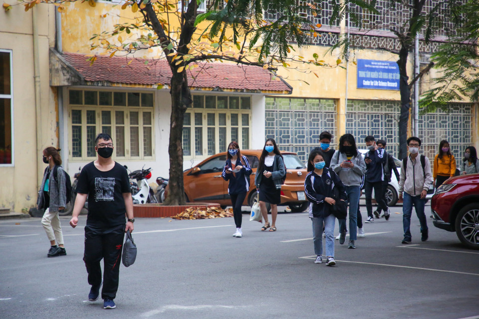Theo đó, sinh viên tại 11 trường đại học trực thuộc Đại học Quốc gia Hà Nội sẽ đi học trở lại từ 2/3. (Ảnh: Minh Sơn/Vietnam+)