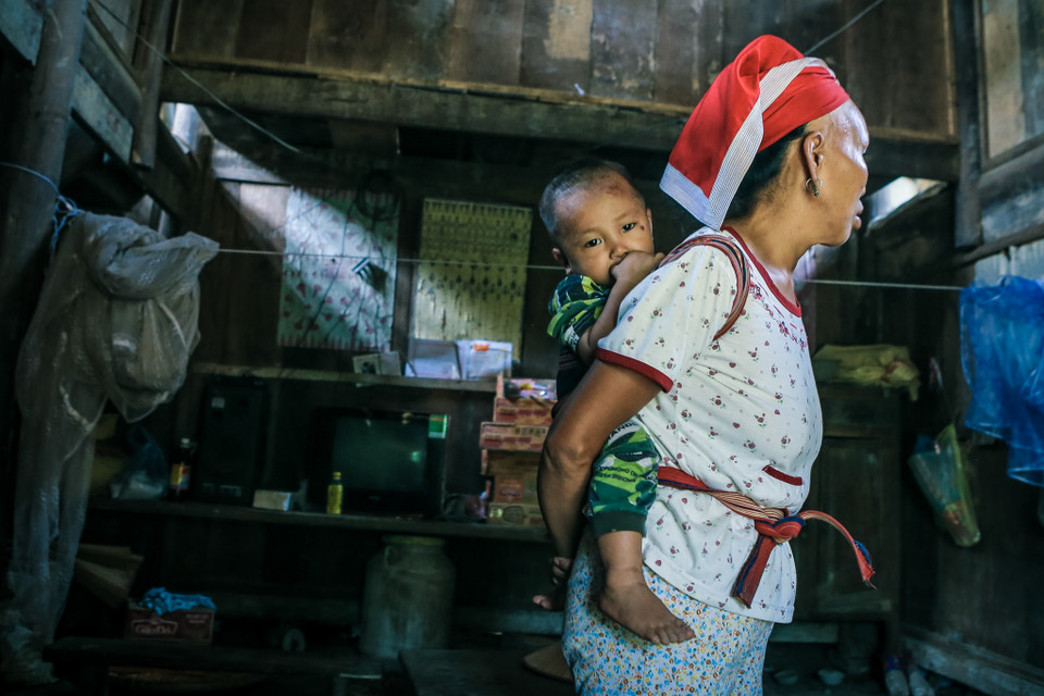 Hơn thế nữa, chúng phải đối diện với nguy cơ thiếu ăn, thất học. 