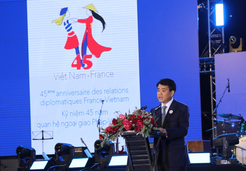 Phát biểu tại buổi lễ, Chủ tịch thành phố Hà Nội, ông Nguyễn Đức Chung hy vọng, người tham dự Lễ hội có thể cảm nhận được sự chào đón và tấm lòng của người Hà Nội dành cho đất nước Pháp thu nhỏ tại Việt Nam với hơn 60 gian hàng trưng bày các sản phẩm đặc trưng của nước Pháp. (Ảnh: Minh Sơn-Mai Anh/Vietnam+)