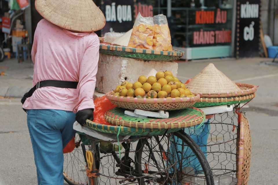 Mùa thu Hà Nội bình yên với những gánh hàng rong chở cả 'trời Thu.' (Ảnh:Vietnam+)
