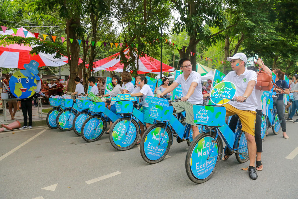 Chiến dịch Zero Waste là ý tưởng về một lối sống hướng đến việc giảm thiểu hoàn toàn lượng rác thải ra môi trường, lối sống không tạo ra các sản phẩm rác không có khả năng hoặc khó tái chế, không bị phân hủy như nhựa hay nylon. (Ảnh: Minh Sơn/Vietnam+)