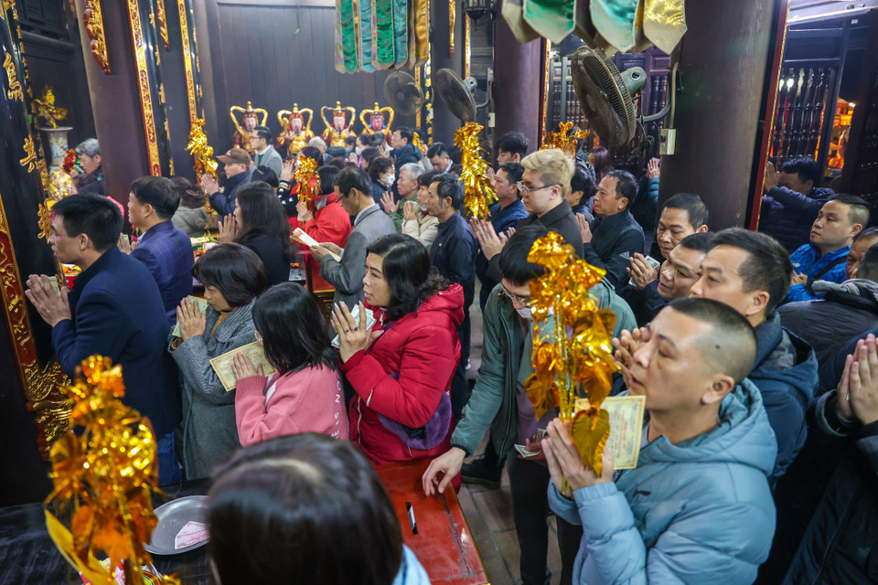 Đi lễ chùa đầu năm đã trở thành nét đẹp trong truyền thống văn hoá của người Việt. (Ảnh: Minh Sơn/Vietnam+)