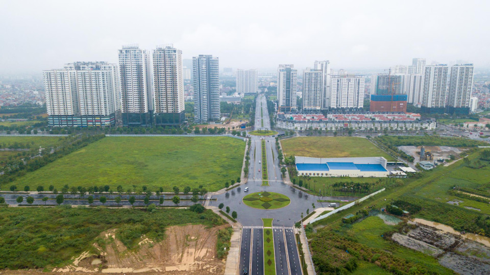 Tuyến đường Nguyễn Văn Huyên kéo dài nối đường Hoàng Quốc Việt với khu đô thị Tây Hồ Tây (Hà Nội) đã chính thức được thông xe từ 8/10. (Ảnh: Minh Sơn/Vietnam+)