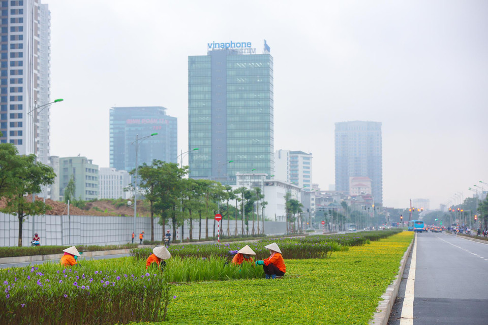 Tuyến đường này vẫn đang trong quá trình hoàn thiện các hệ thống giao thông. (Ảnh: Minh Sơn/Vietnam+)