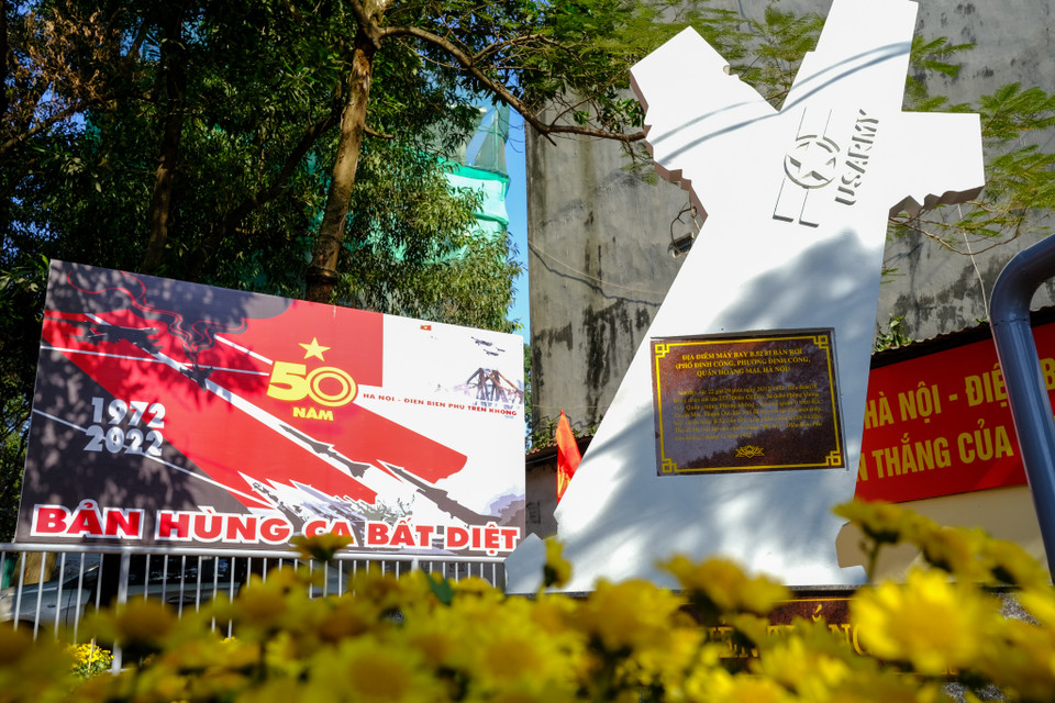 Địa điểm máy bay B52 bị bắn rơi trên phố Định Công (phường Định Công, quận Hoàng Mai, Hà Nội). (Ảnh: Minh Sơn/Vietnam+)