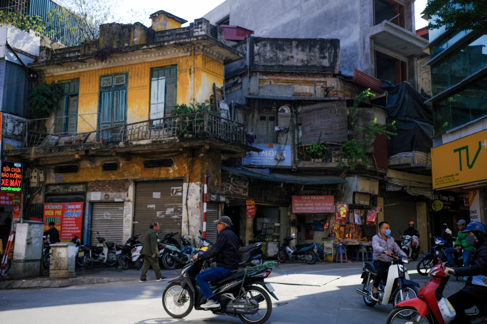 Phố Khâm Thiên, thuộc khu Đống Đa (Hà Nội) bị máy bay B52 ném bom tàn phá vào ngày 26/12/1972. Trong 12 ngày đêm, Mỹ đã ném hơn 40.000 tấn bom vào 353 điểm dân cư, kinh tế, văn hóa giáo dục, thuộc 4 khu phố ở nội thành và 4 huyện ngoại thành. (Ảnh: Minh Sơn/Vietnam+)