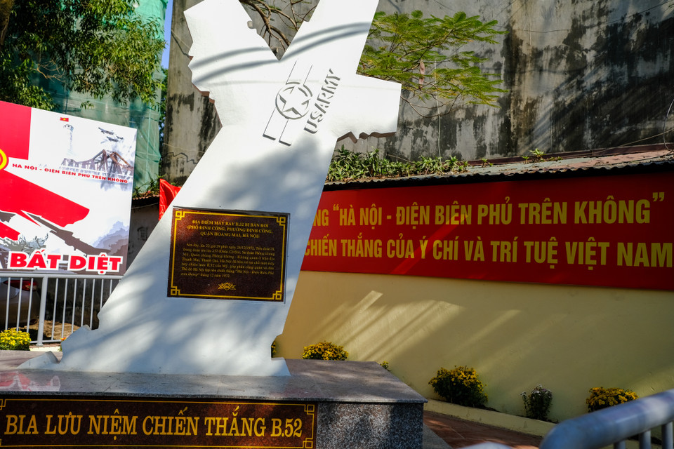 Nơi đây lúc 22 giờ 29 phút ngày 26/12/1972, Tiểu đoàn 78 (Trung đoàn tên lửa 257, Sư đoàn Phòng không 361, Quân chủng Phòng không - Không quân ở trận địa Thanh Mai, Thanh Oai, Hà Nội) đã bắn rơi tại chỗ một máy bay chiến lược B52 của Mỹ. (Ảnh: Minh Sơn/Vietnam+)