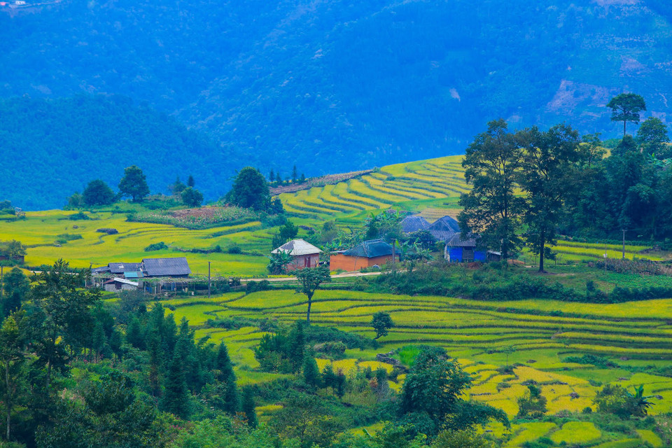 Các du khách rất thích Y Tý bởi nét hoang sơ, nên nơi đây cũng được nhiều bạn trẻ tìm tới khám phá. (Ảnh: Thế Đại/Vietnam+)
