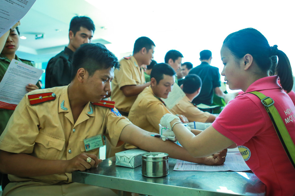 Các chiến sỹ công an đa phần có tuổi đời rất trẻ. (Ảnh: Minh Sơn/Vietnam+)