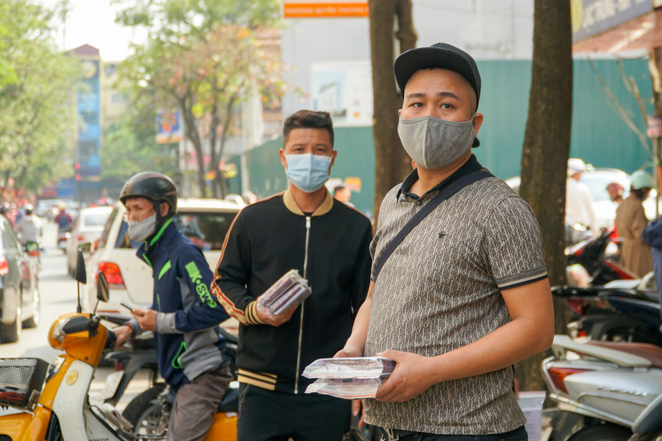 Đây cũng chính là những loại pháo mà cửa hàng số 67 Lạc Trung phân phối. (Ảnh: PV/Vietnam+)
