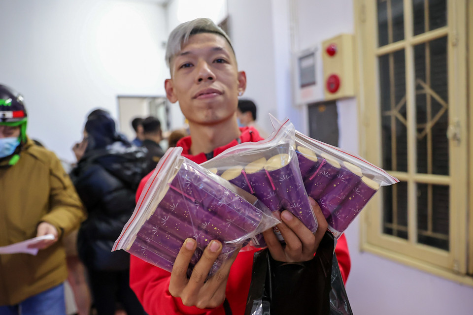 Tất cả loại pháo do nhà máy Z121 cung cấp trên thị trường đều là loại pháo hoa dân dụng là không gây tiếng nổ, chỉ gây các hiệu ứng về ánh sáng, có thể có âm thanh nhưng không phải âm thanh nổ. (Ảnh: PV/Vietnam+)