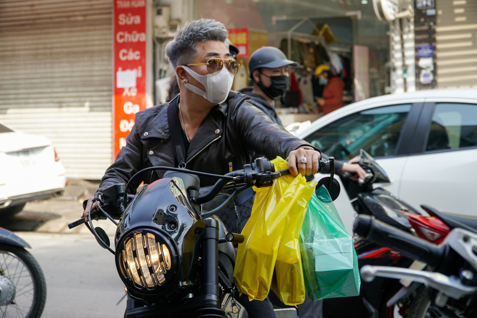 Cửa hàng chỉ mở cửa bán đến trưa ngày 11/2 để phục vụ nhu cầu của người dân Thủ đô. (Ảnh: PV/Vietnam+)