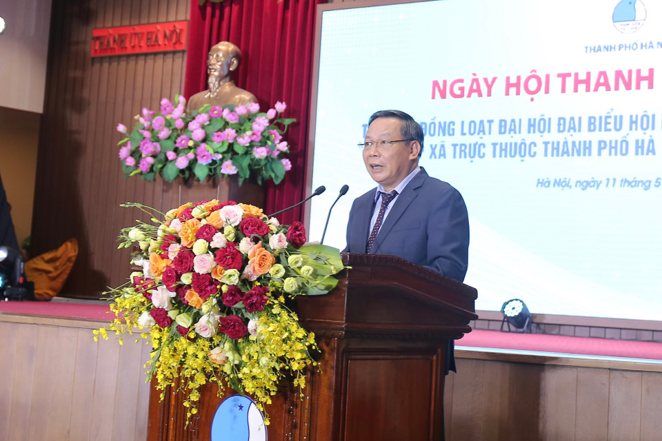 Ông Nguyễn Văn Phong - Phó Bí thư Thành uỷ Hà Nội thay mặt lãnh đạo Hà Nội phát biểu chúc mừng, động viên, giao nhiệm vụ với tổ chức Hội và hội viên, thanh niên Thủ đô. (Ảnh: Diễm Hằng/Vietnam+)