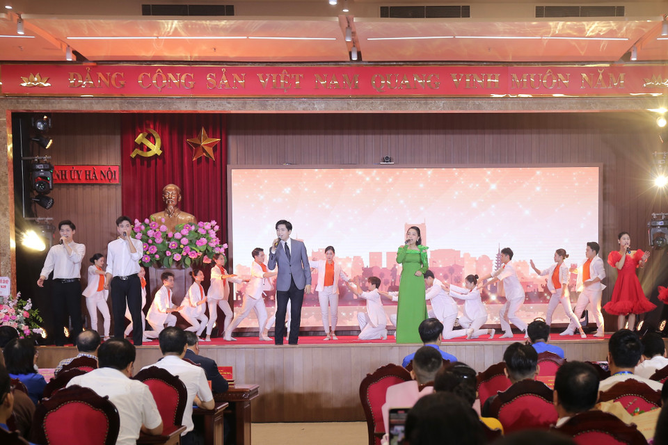 Sáng 11/5, Đoàn thanh niên toàn thành phố đã tổ chức Ngày hội Thanh niên Thủ đô với 1 điểm tại trụ sở Thành ủy Hà Nội và 578 điểm cầu cấp xã. (Ảnh: Diễm Hằng/Vietnam+)