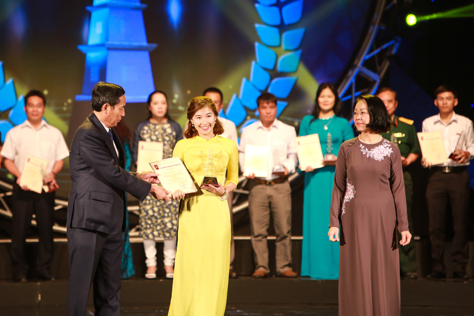 Báo điện tử VietnamPlus – Thông tấn xã Việt Nam vinh dự đoạt giải B cho tác phẩm ‘Loạt bài: Việt Nam vươn lên mọi mặt sau 70 năm lập quốc’. 