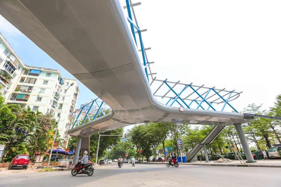 Chủ đầu tư cho biết, cây cầu có kết cấu bằng bê tông cốt thép và thép, có tuổi thọ lên đến 100 năm. (Ảnh: Minh Sơn/Vietnam+)