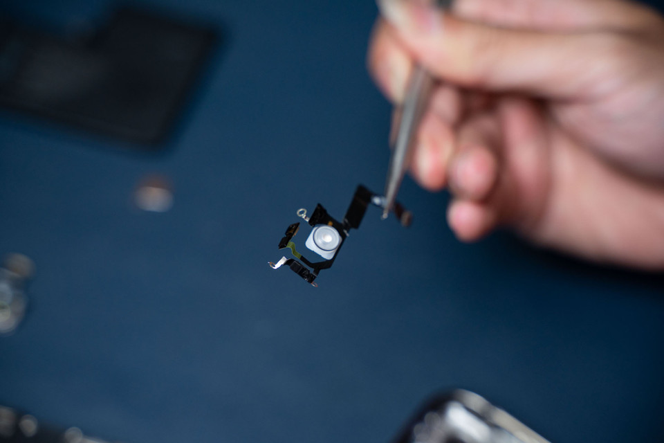 Đèn Flash True Tone mới được Apple mang lên dòng Pro. (Ảnh: Điện Thoại Vui)