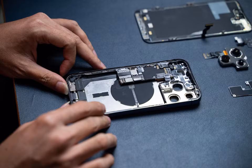 iPhone 14 Series vẫn được Apple trang bị sạc không dây. (Ảnh: Điện Thoại Vui)