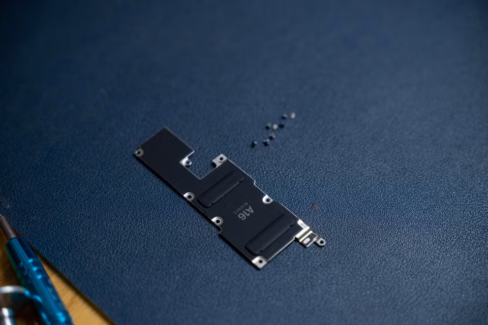 Chip A16 BIONIC của Apple sản xuất. (Ảnh: Điện Thoại Vui)