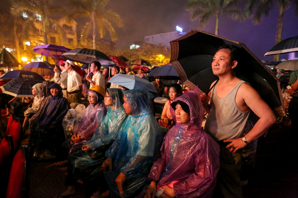 Kế hoạch triển khai không gian phố đi bộ Trịnh Công Sơn đã được quận Tây Hồ xây dựng từ cách đây hơn 1 năm, dự kiến sẽ khai trương tuyến phố đi bộ này vào ngày 19/8, song lại lùi đến ngày 10/10/2017. (Ảnh: Minh Sơn/Vietnam+)