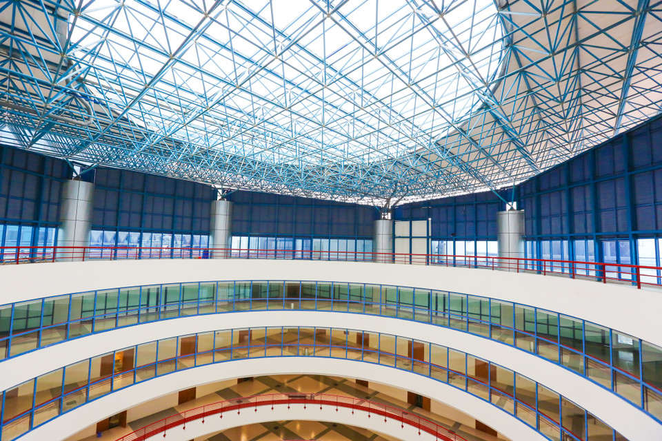 Nhìn từ trên cao xuống, nhiều người sẽ lầm tưởng rằng đây là một tòa nhà ở nước ngoài chứ không phải tại Việt Nam. (Ảnh: Minh Sơn/Vietnam+)