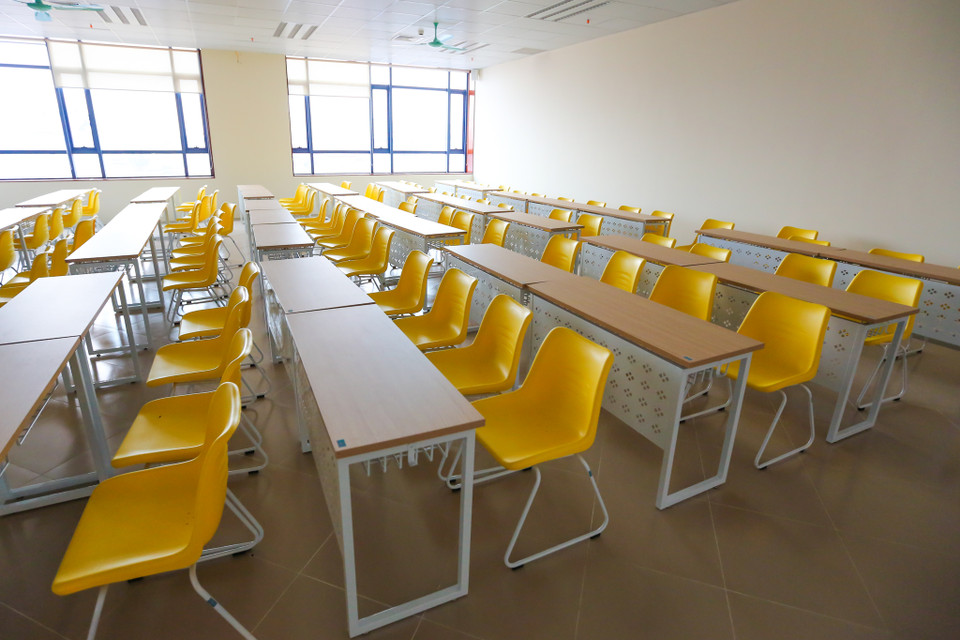 Các phòng học đều có máy tính cho giáo viên, máy chiếu, âm thanh, điều hòa nhằm mang đến một môi trường học tập, trải nghiệm tốt nhất cho sinh viên. (Ảnh: Minh Sơn/Vietnam+)