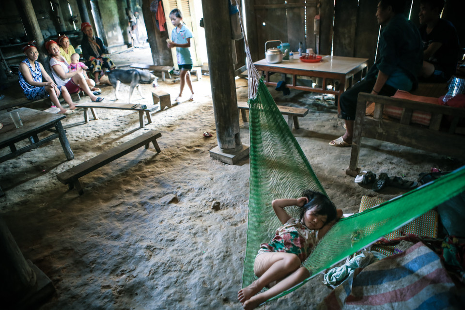 Trong cuộc chạy lũ những ngày vừa qua, thôn Sùng Hoảng mất đi 3 người. 11 người khác được người dân kịp thời cứu đưa đến các địa điểm an toàn. 