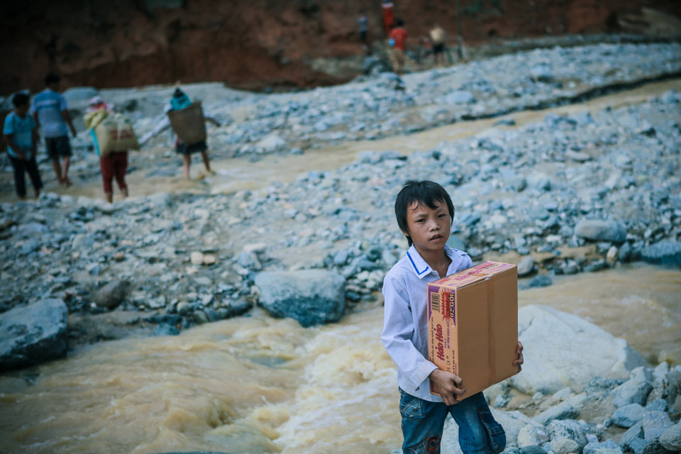 Trong tương lai, người dân thôn Sùng Hoảng sẽ được bố trí một nơi tái định cư mới an toàn hơn, nhưng không ai dám chắc liệu 'bản chạy, thôn chạy' có còn không mỗi mùa mưa bão đến?
