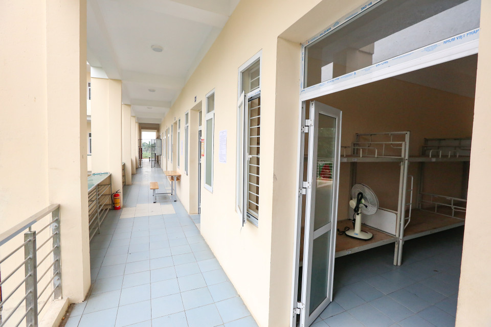 Các phòng tại khu ký túc xá đều sạch sẽ gọn gàng trước giờ đón người dân về từ vùng dịch. (Ảnh: Minh Sơn/Vietnam+)