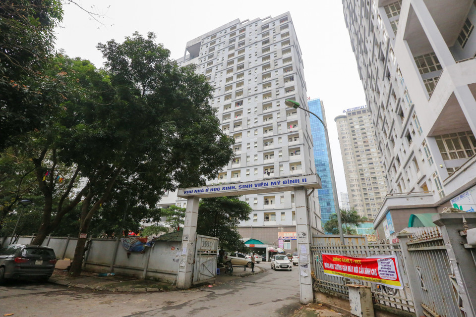 Ủy ban nhân dân thành phố Hà Nội đã quyết định dành thêm 3 tòa nhà 21 tầng tại Mỹ Đình để làm điểm cách ly tập trung cho những người trở về từ vùng dịch. (Ảnh: Minh Sơn/Vietnam+)