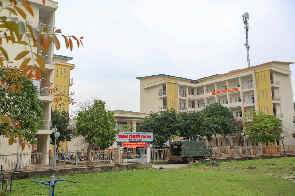 Hai tòa nhà 5 tầng khu ký túc xá (trường Cao đẳng nghề Công nghệ cao Hà Nội cũng được làm khu cách ly . (Ảnh: Minh Sơn/Vietnam+)